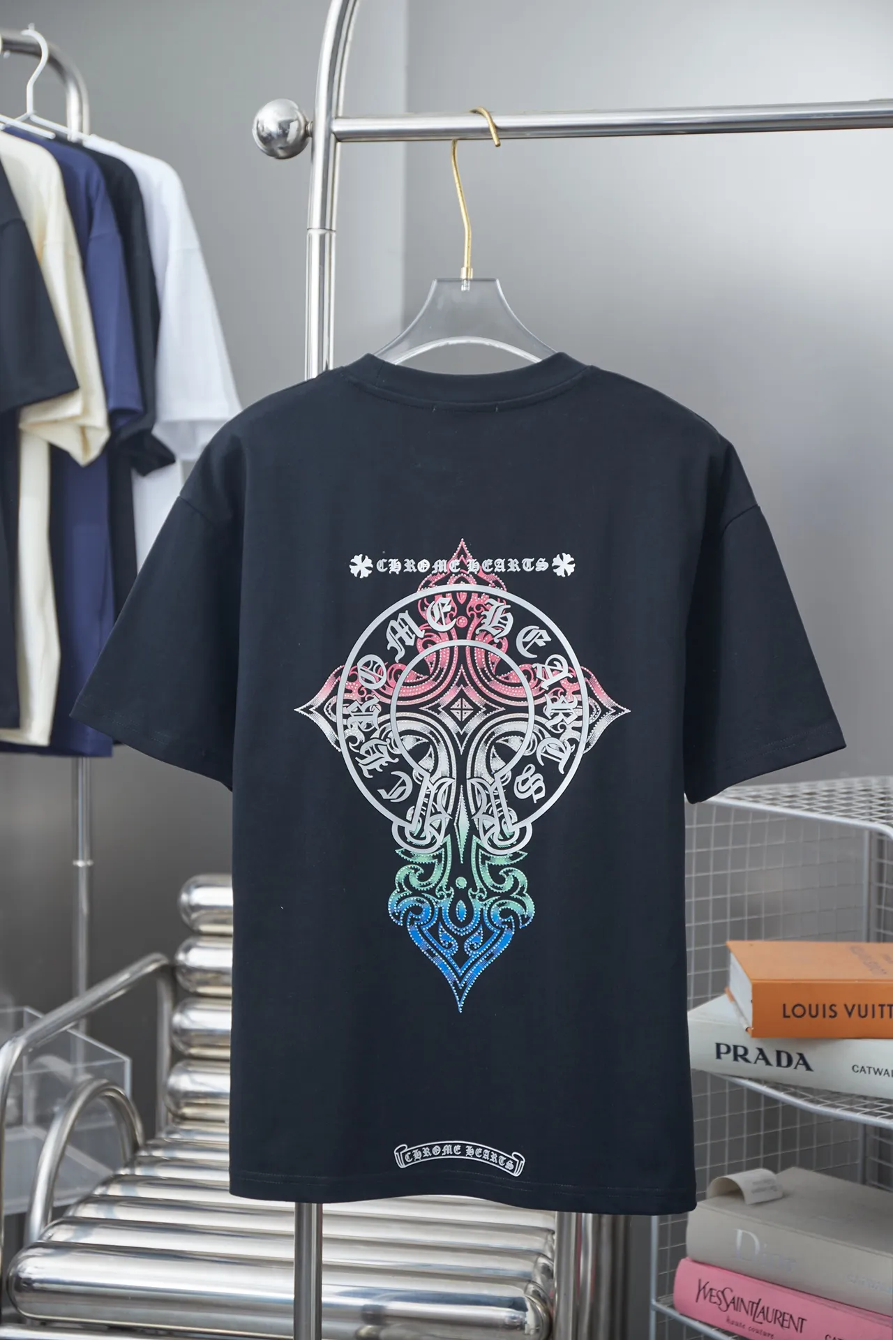 🅿️210 Ch*ome Hearte CH 25SS early spring new model, silicone printed hot diamond short sleeves, light luxury, essential item for daily commuting for men and women, correct version, welcome to compare, detailed features · 320g 100% pure cotton double yarn jersey fabric · Custom dyed in the same vat, special thickened 32 count double strand 1X1 thread · Digital direct printing cross✝️➕Imported Australian matte pearlescent diamonds➕Three-dimensional silicone heart pattern · Double-needle stitching across seams · Original main mark washed tag brand moisture-proof paper packaging Color: Black/White/Blue/Rose Size: S/M/L/XL
